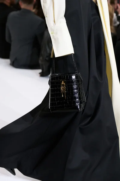 Look 48